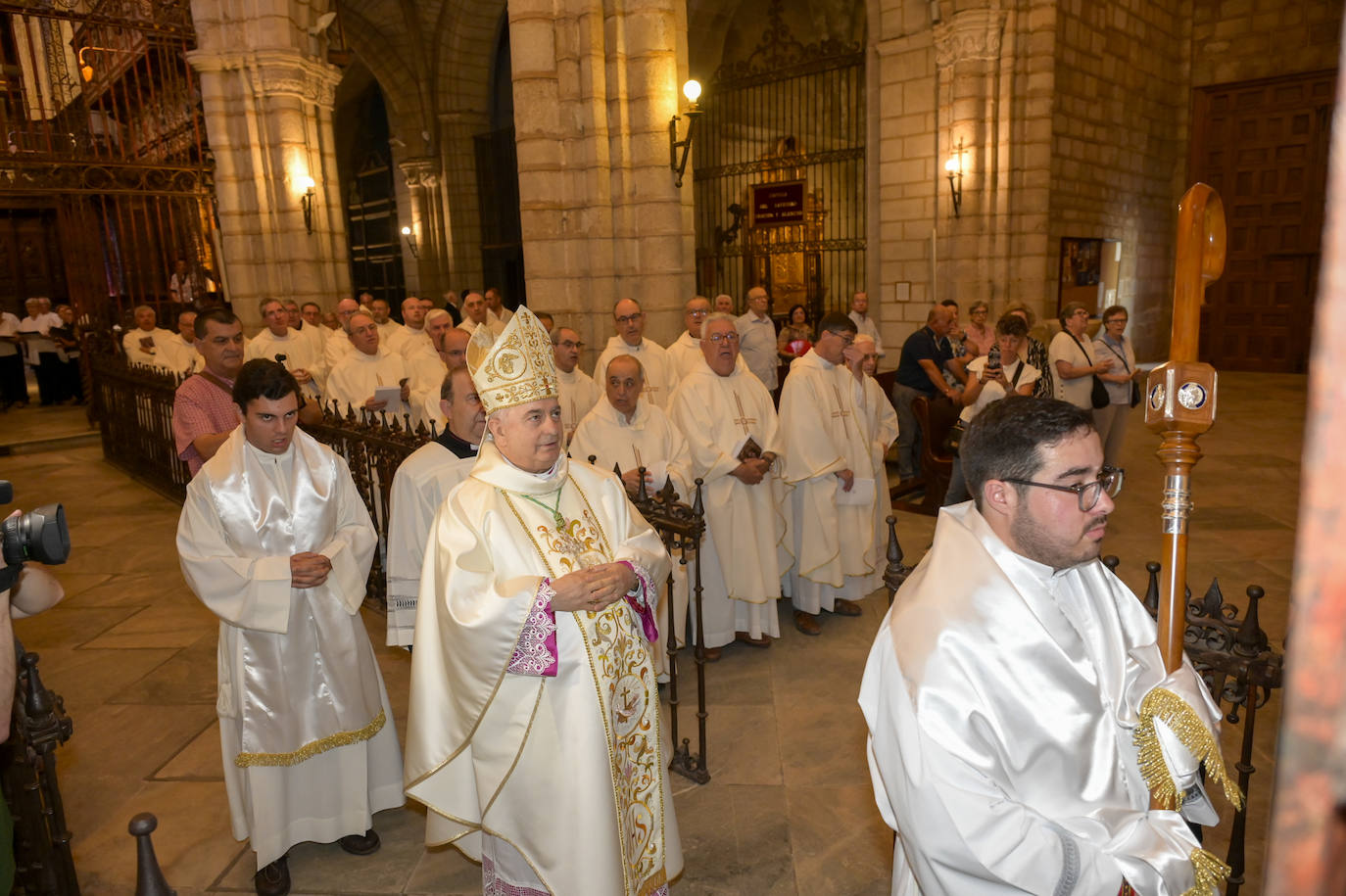 Fotos de la eucaristía celebrada por el nuevo arzobispo de Mérida-Badajoz, José Rodríguez Carballo