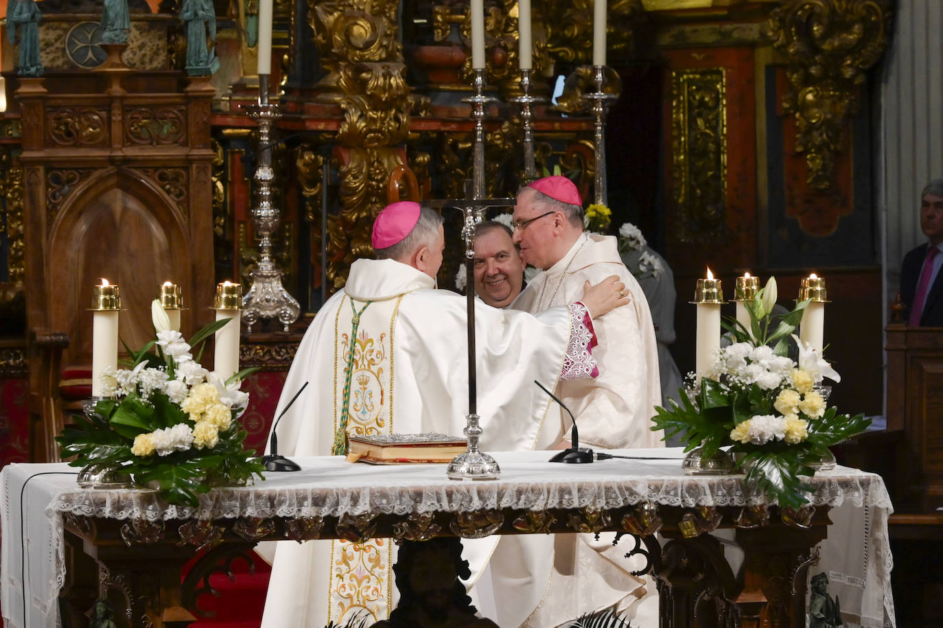Fotos de la eucaristía celebrada por el nuevo arzobispo de Mérida-Badajoz, José Rodríguez Carballo