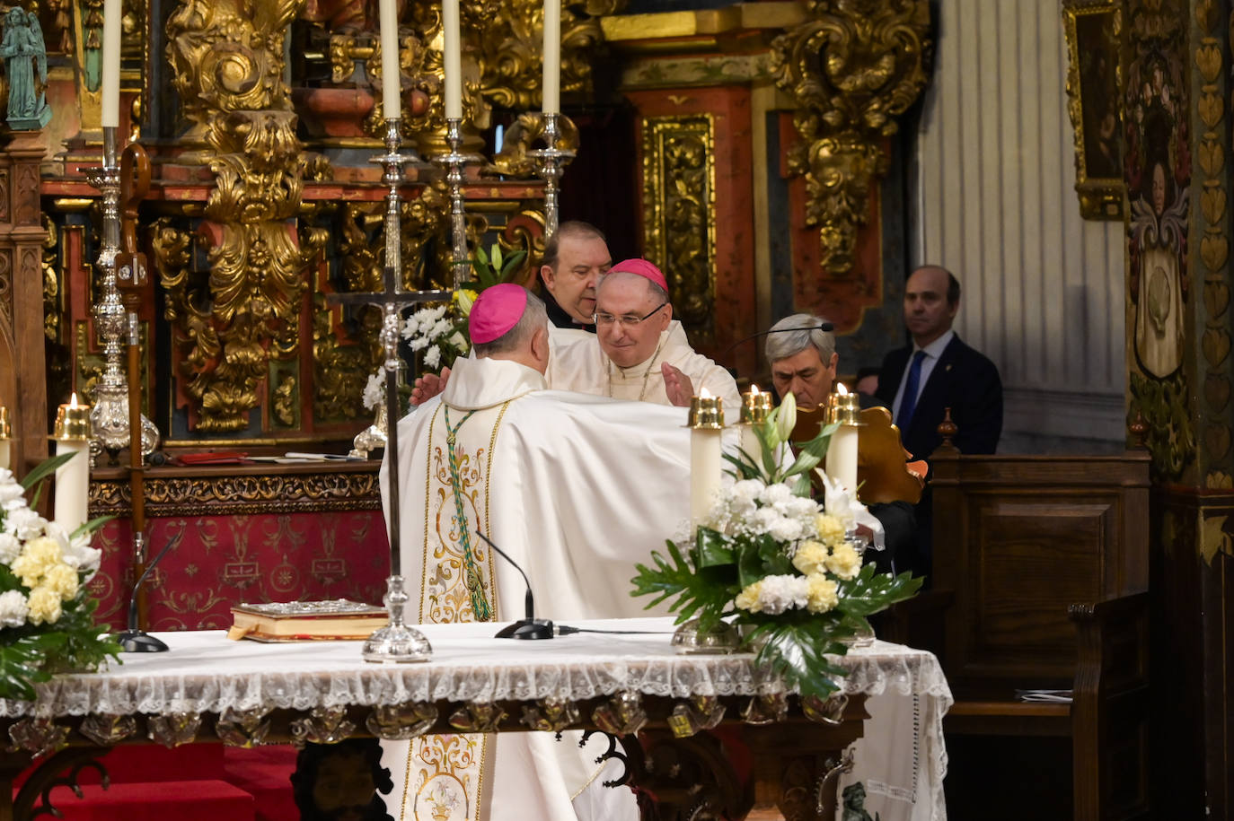 Fotos de la eucaristía celebrada por el nuevo arzobispo de Mérida-Badajoz, José Rodríguez Carballo