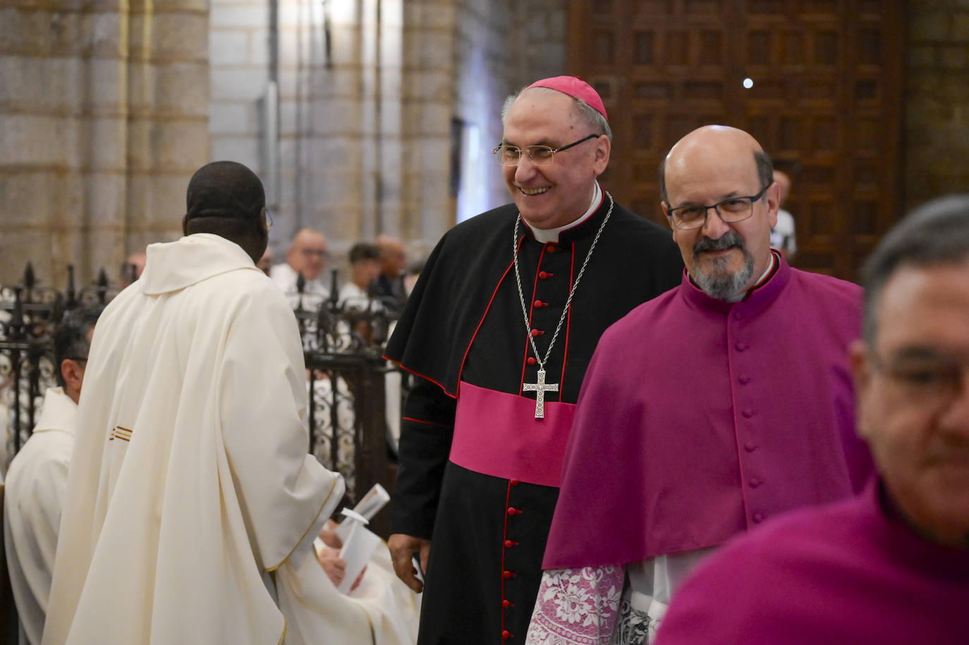 Fotos de la eucaristía celebrada por el nuevo arzobispo de Mérida-Badajoz, José Rodríguez Carballo