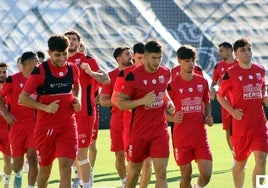 Mizzian y Felipe Alfonso encabezan la carrera continua del inicio de entrenamiento del pasado jueves.