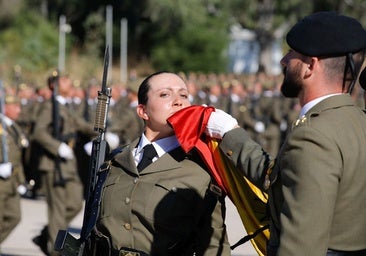 Cáceres revive el 'ardor guerrero' con una jura de bandera que reúne a 10.000 personas