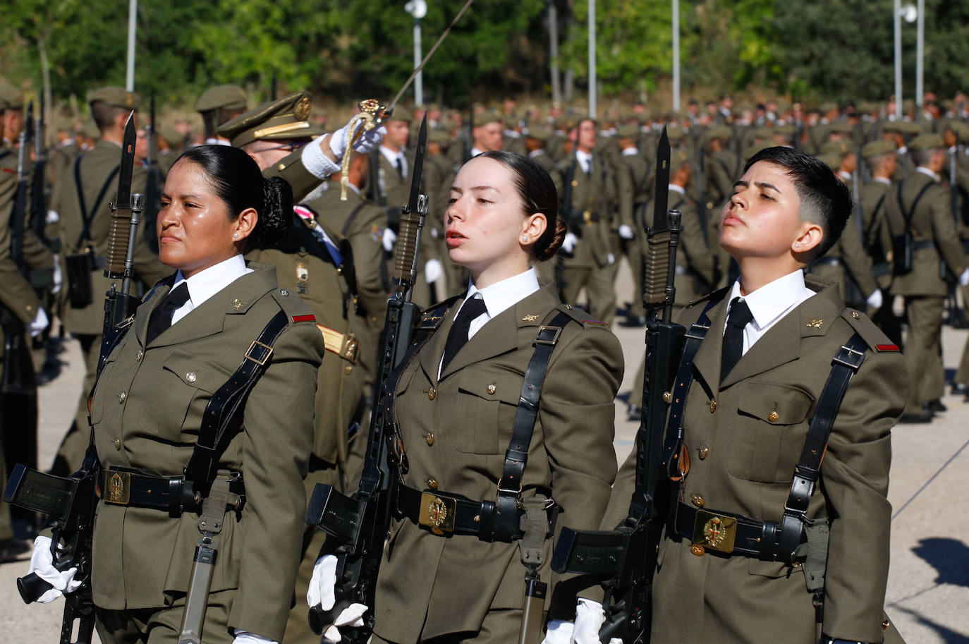 Las mejores imágenes de la jura de bandera en Cáceres (II)