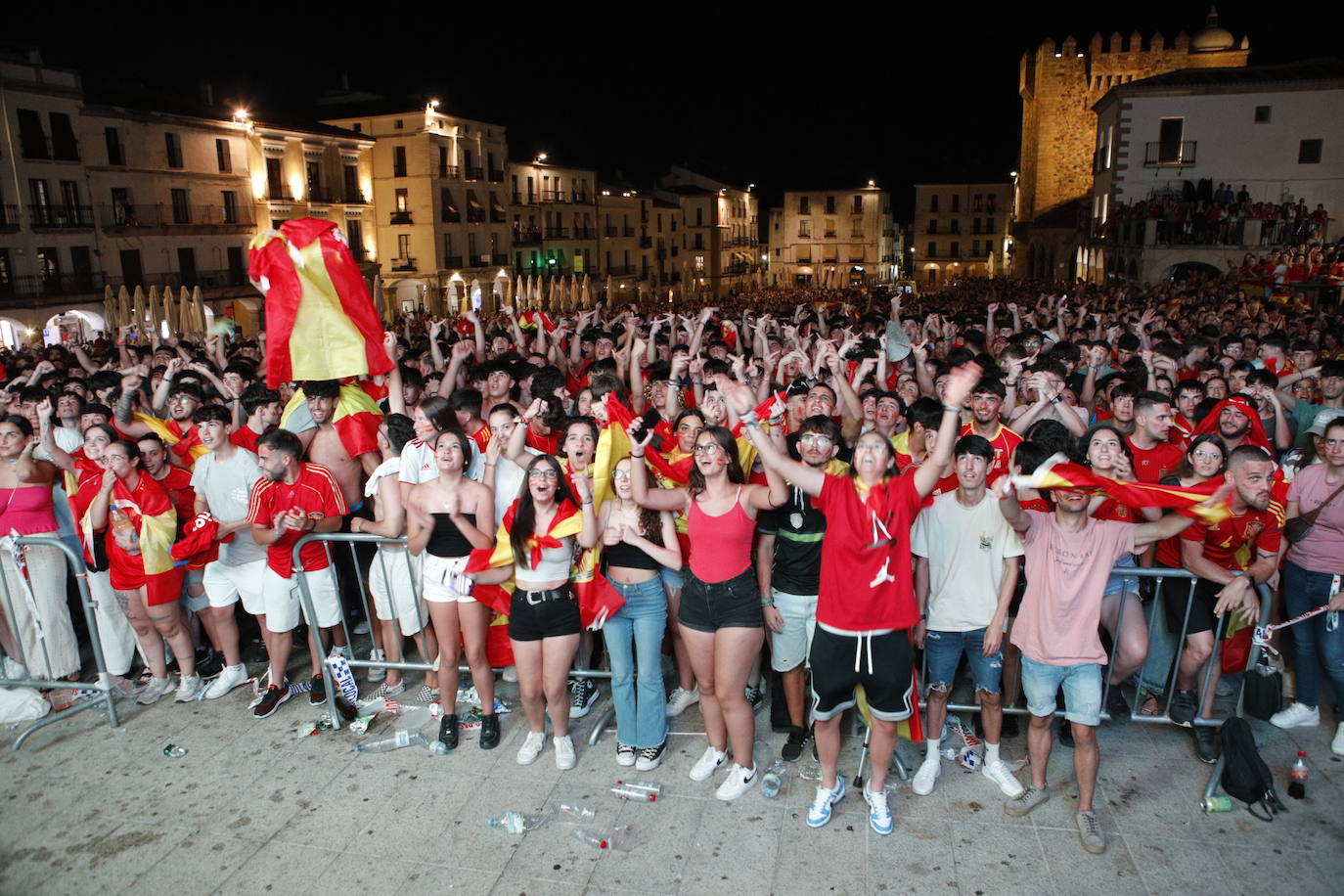 Celebración de la victoria de España en Cáceres