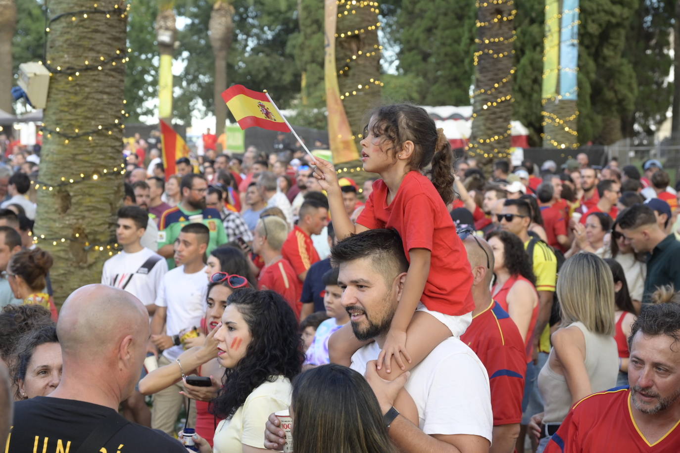 La Alcazaba de Badajoz repleta de público para disfrutar del partido.