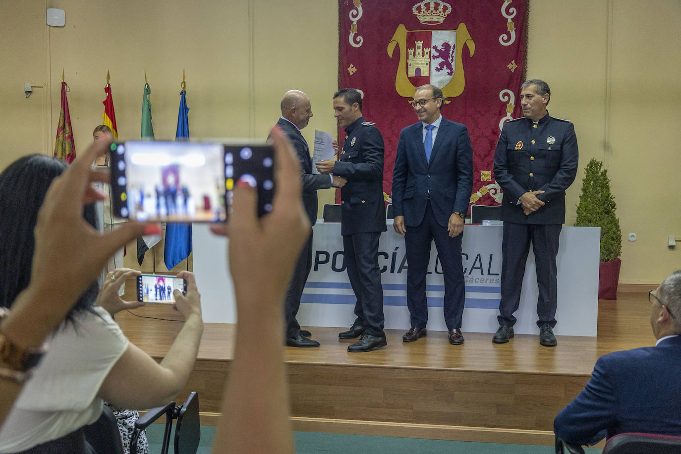 Así ha sido la entrega de distinciones a la Policía Local del Cáceres
