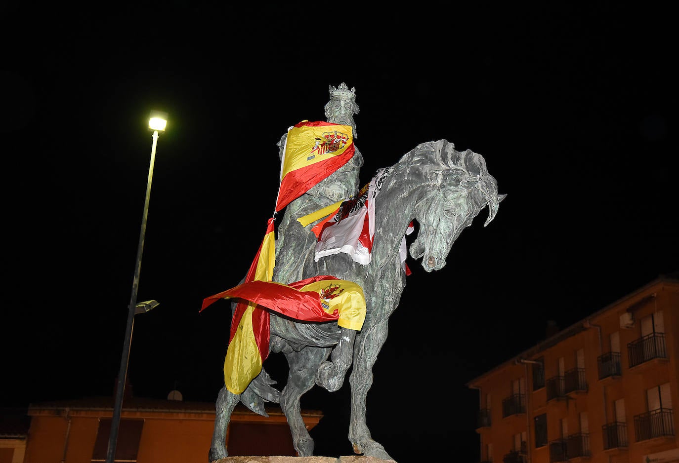 Euforia en Plasencia por la victoria de La Roja