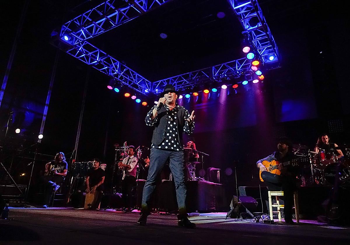Actuación de 'El Barrio', en la plaza de toros de Granada.
