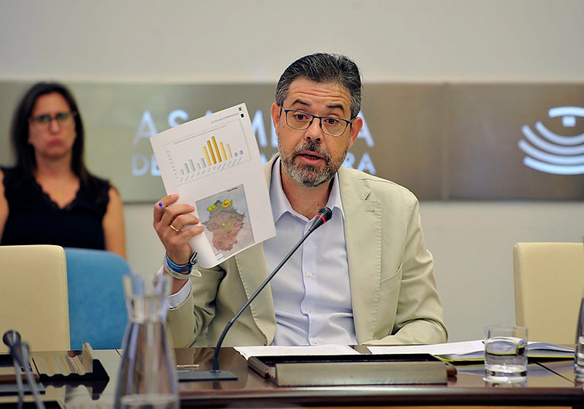 El director general de Prevención y Extinción de Incendios, en la Asamblea.