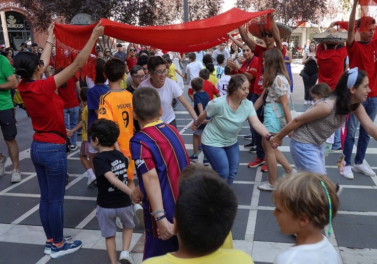 El grupo de México durante los juegos que realizaron en el paseo de San Francisco