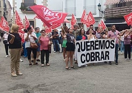 Trabajadores de la residencia de Montehermoso, en una protesta esta semana.