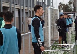 Álex Alegría durante un entrenamiento con el Badajoz.