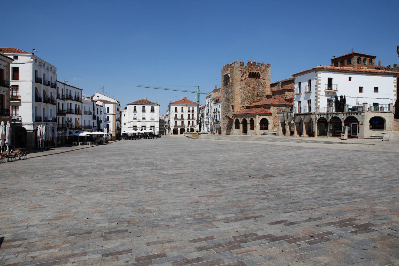 Calles vacías en Cáceres en la tarde de este martes.