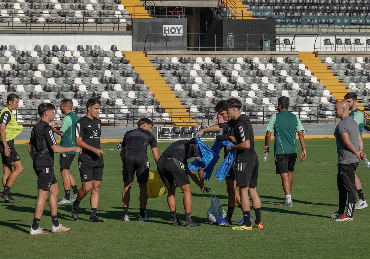 Los jugadores del Badajoz continúan con los entrenamientos de pretemporada.