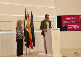 Javier Guillén y Victoria Bazaga durante la presentación de las etapas extremeñas de la Vuelta.