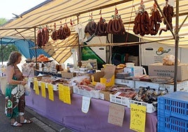 Mercadillo de Cáceres, ubicado en Vegas del Mocho, el miércoles.