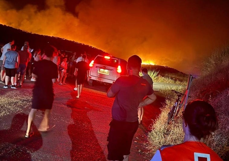 Imágenes del incendio de Puebla del Maestre.