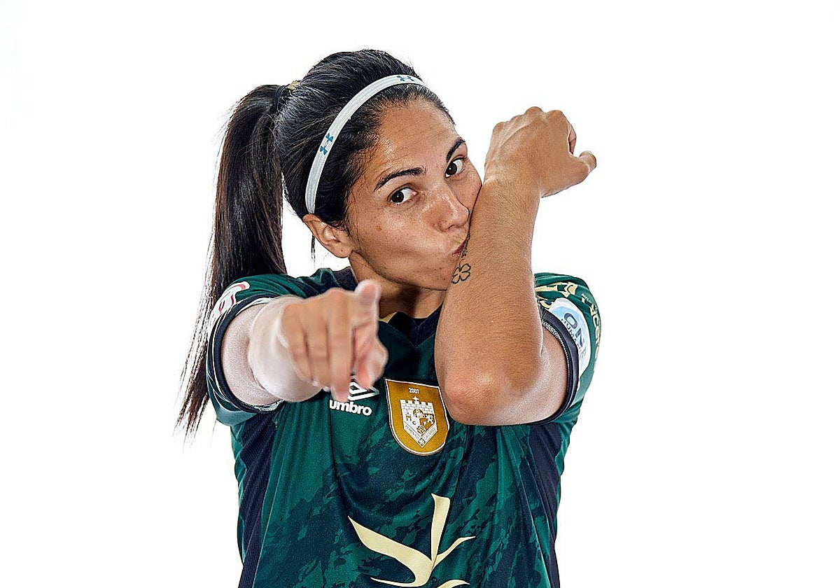 Bárbara Santibáñez seguirá a las órdenes de Ernesto Sánchez.