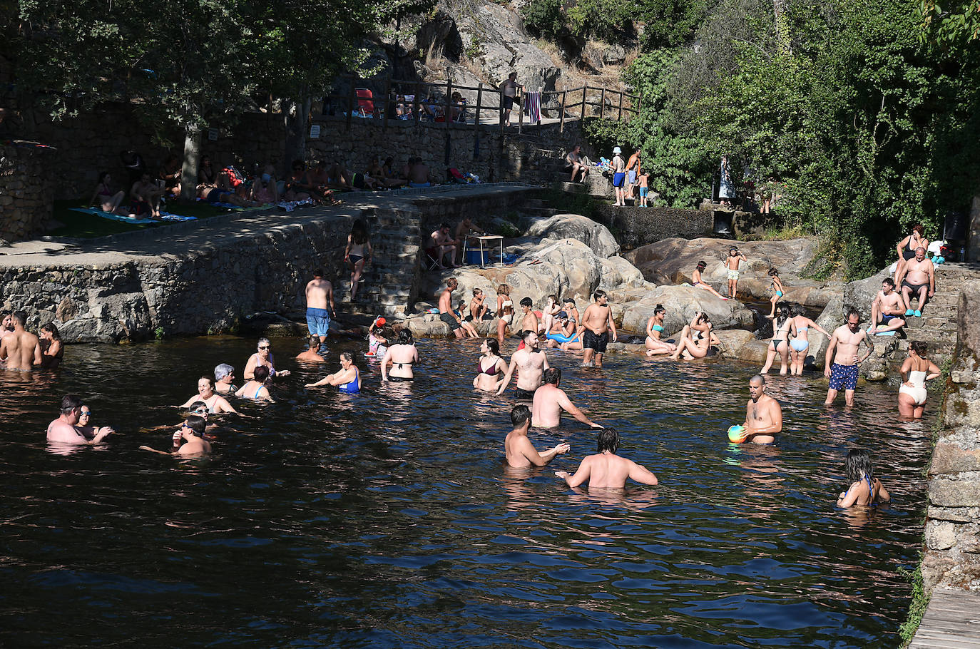 Piscina natural de Casas del Monte.