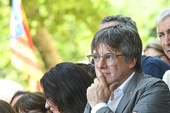 Entre el PSOE y Puigdemont