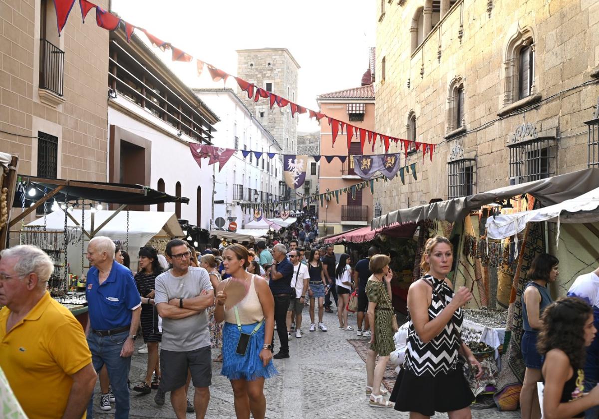 Aspecto de los puestos de artesanía en el Martes el año pasado.