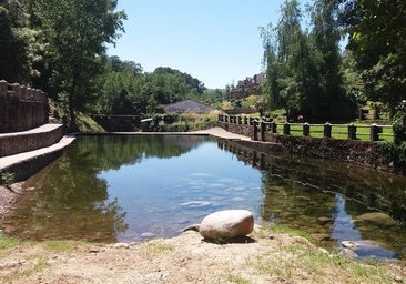 Herido crítico al precipitarse desde 4 metros en la piscina natural de Aldeanueva de la Vera