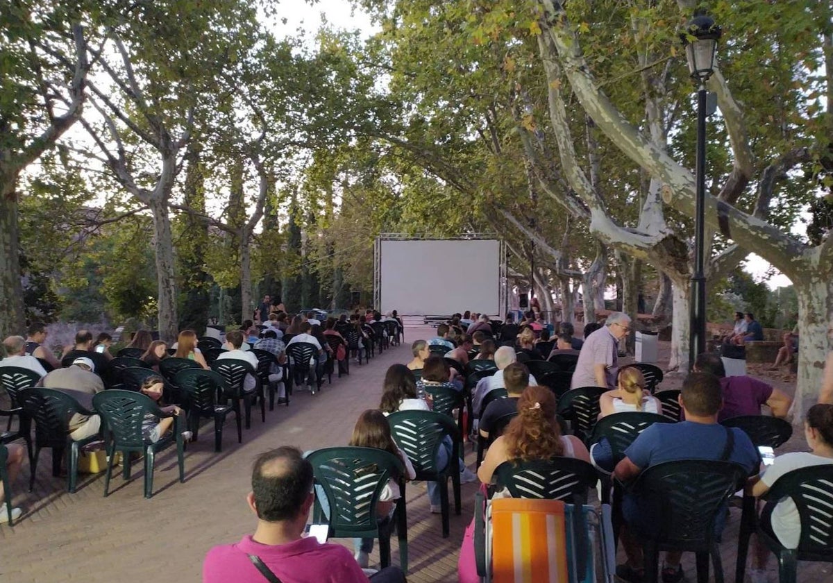 Cine de verano en el parque de la Legión.