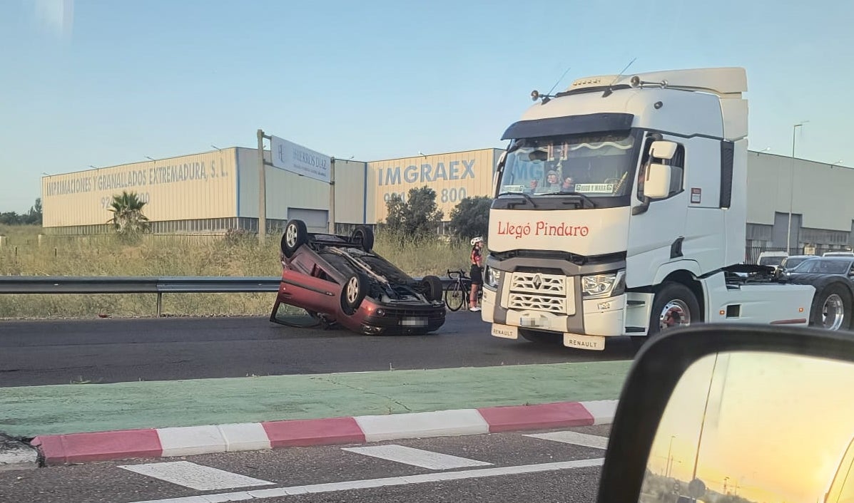 Fotos | Así ha quedado el coche accidentado este martes en Badajoz