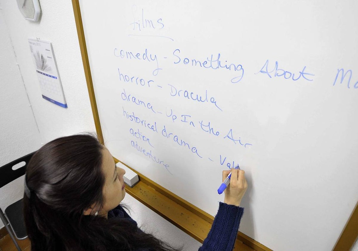 Clases de inglés en una academia de la región.