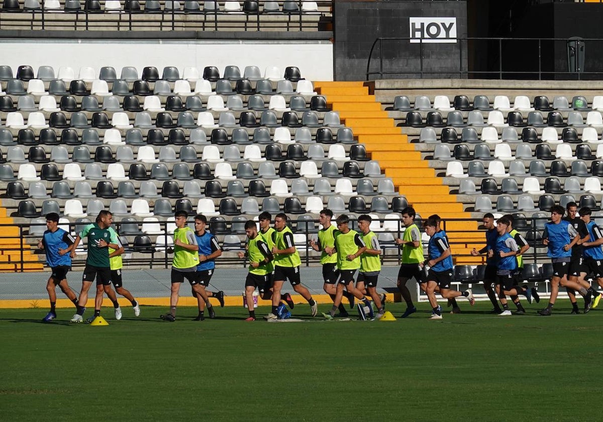 Los jugadores del Badajoz durante un entrenamiento.