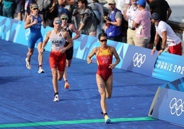 Miriam Casillas entra en meta en el puesto 33 de la prueba de triatlón.