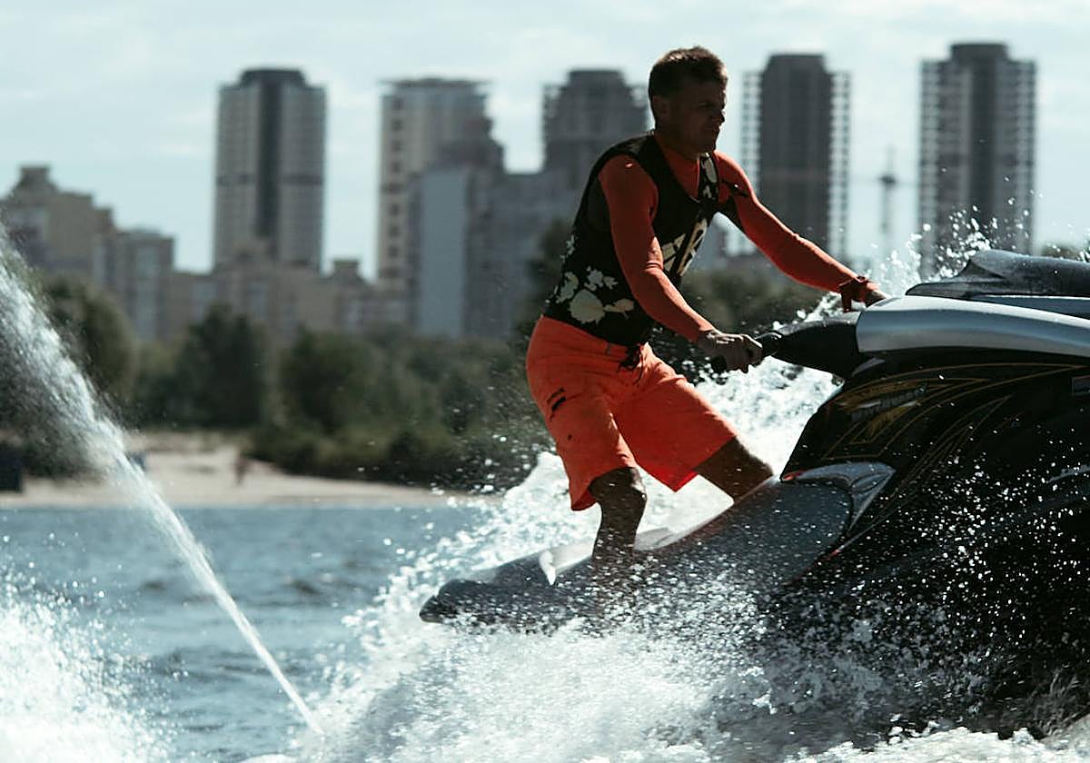 ¿Se necesita carnet para conducir motos de agua este verano?