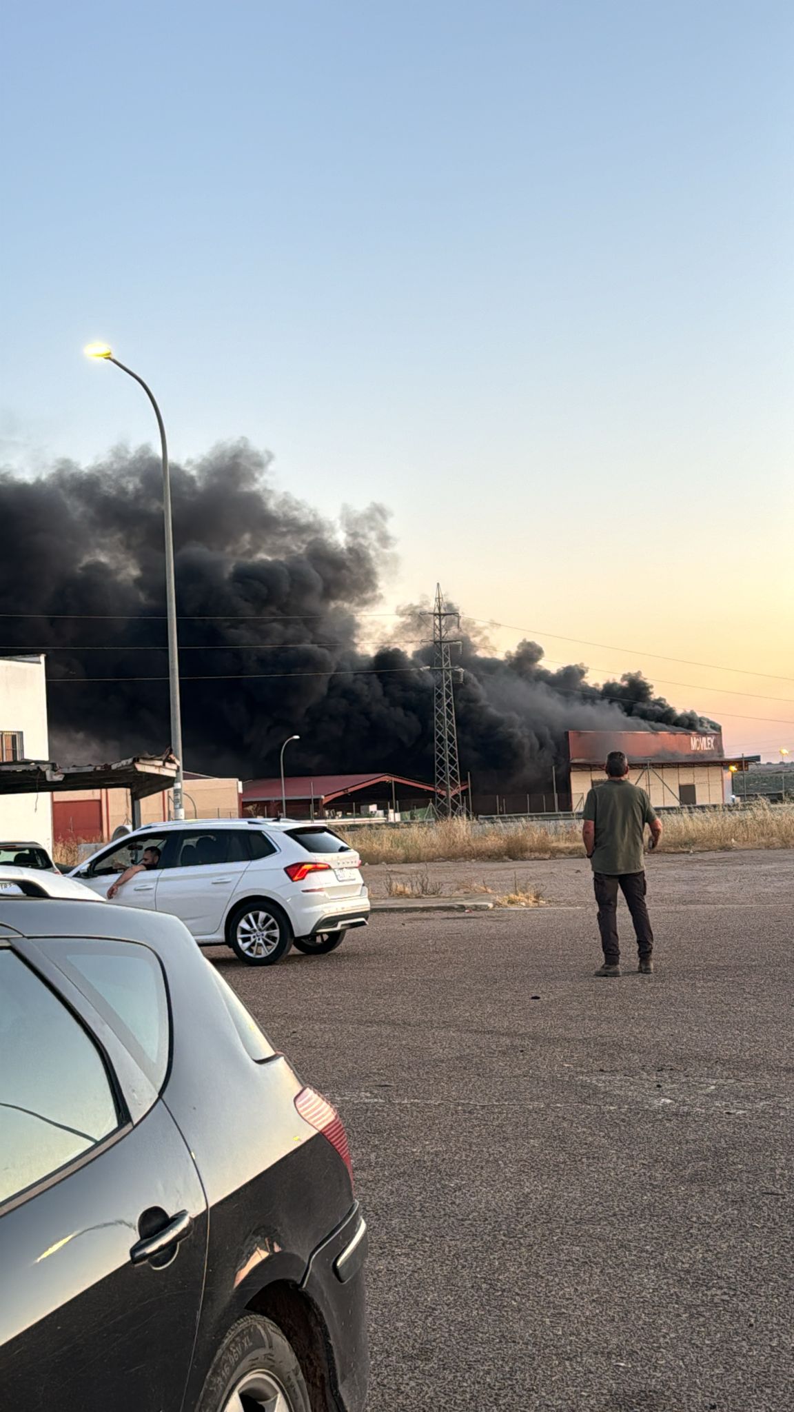 Imagen del incendio en la planta de Movilex Recycling España en Lobón.