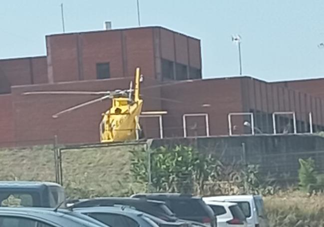 Helicóptero que ha traslado al herido hasta el centro hospitalario de Cáceres.