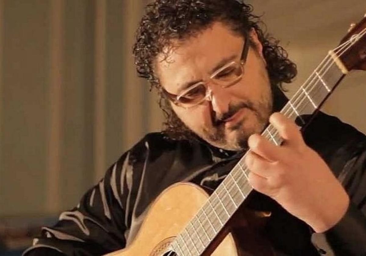 Aniello Desiderio actúa hoy en la Catedral de Coria, en el Festival Internacional de Guitarra.