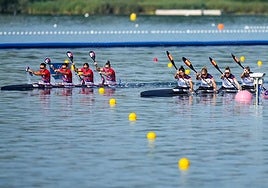 La embarcación española durante su serie del K 4 500.