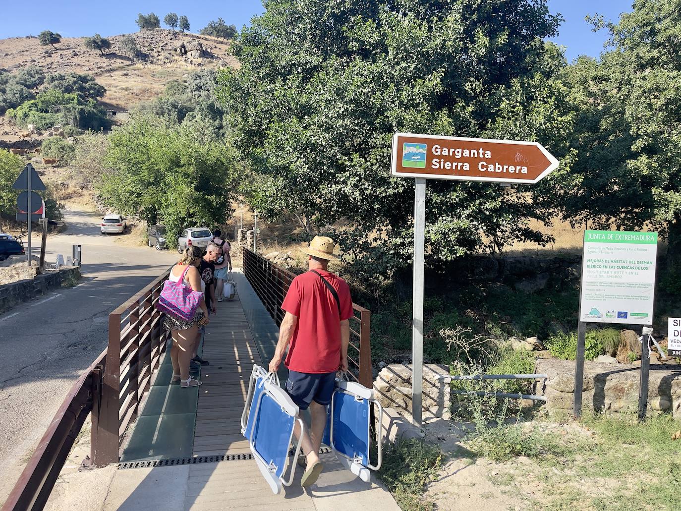 Puente nuevo. Es de reciente construcción y evita tener que caminar por la carretera. A. A.