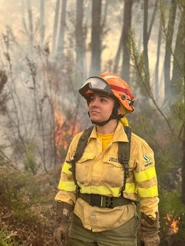 Tamara Morato en uno de los incendios en que ha sofocado