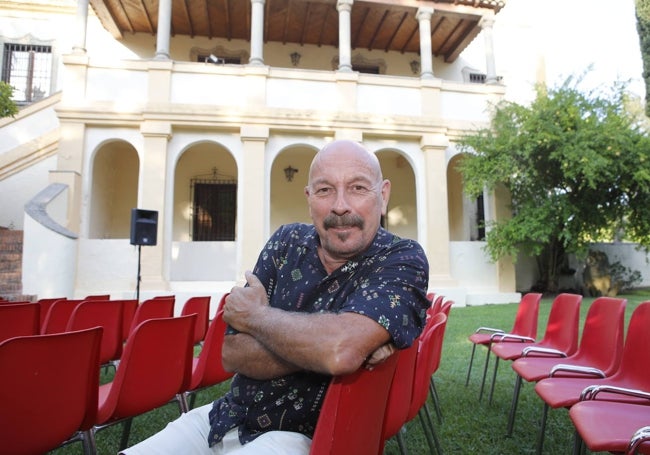 Javier Ruibal, este viernes en los jardines del Pedrilla antes de su actuación.