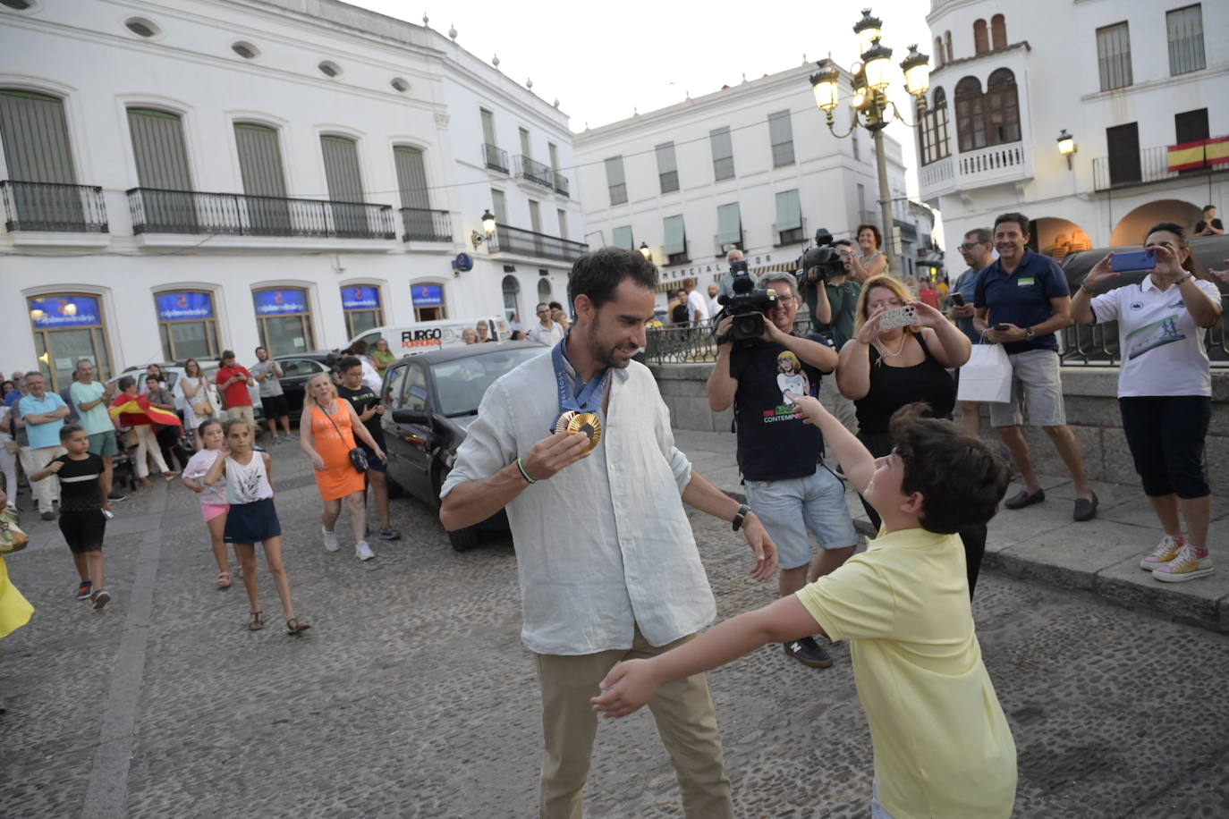 Fotos | Así ha recibido Llerena al doble medallista olímpico Álvaro Martín