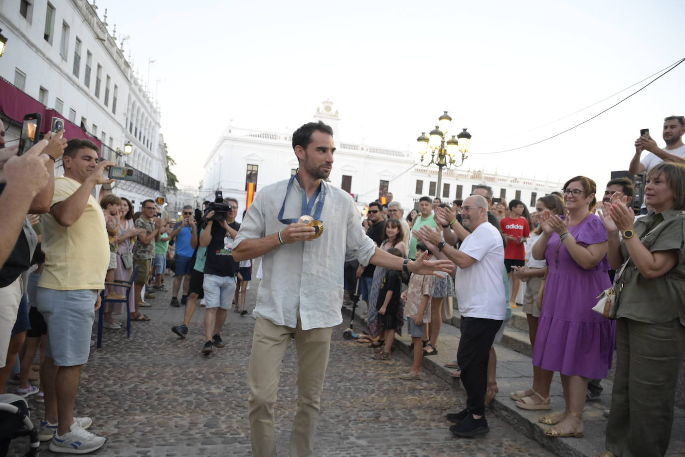 Fotos | Así ha recibido Llerena al doble medallista olímpico Álvaro Martín