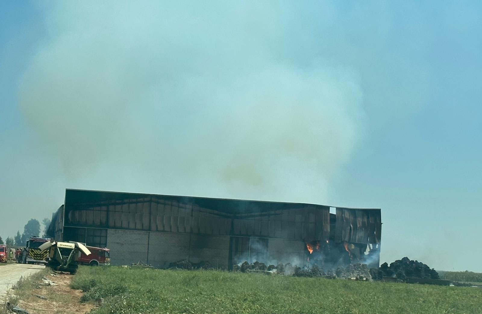 Así se encuentra la nave incendiada en Montijo