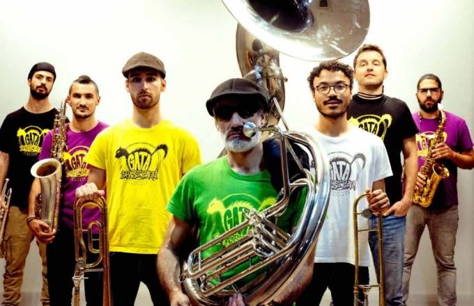 'Gata Brass Band', combina el funk y música de Nueva Orleans, entre otros.