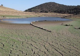 Imagen de la presa de Tentudía en septiembre del año pasado, cuando estaba con 0,5 hm3. Ahora tiene 1,9.