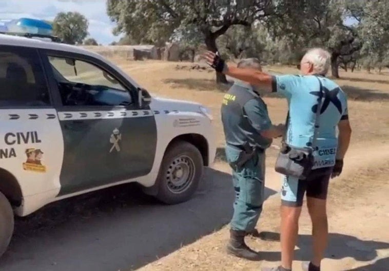 La Guardia Civil auxilia al peregrino extraviado.