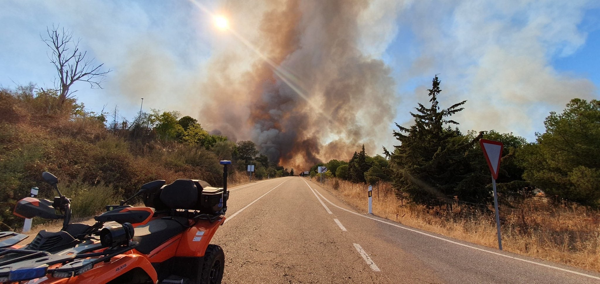 El incendio forestal de Alange, en imágenes