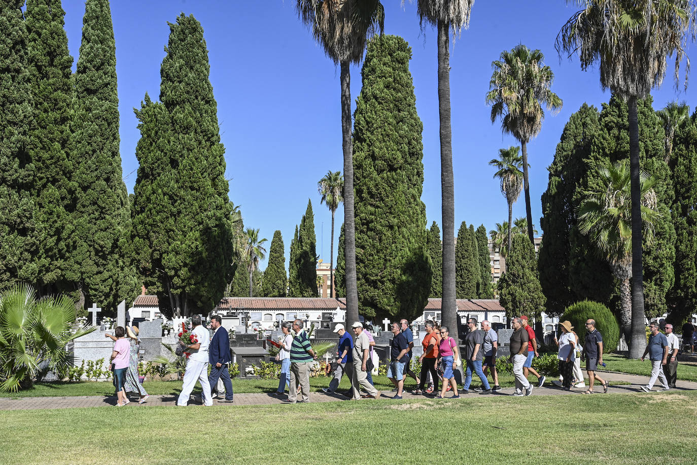 Acto en el cementerio viejo a las víctimas de matanza de Badajoz
