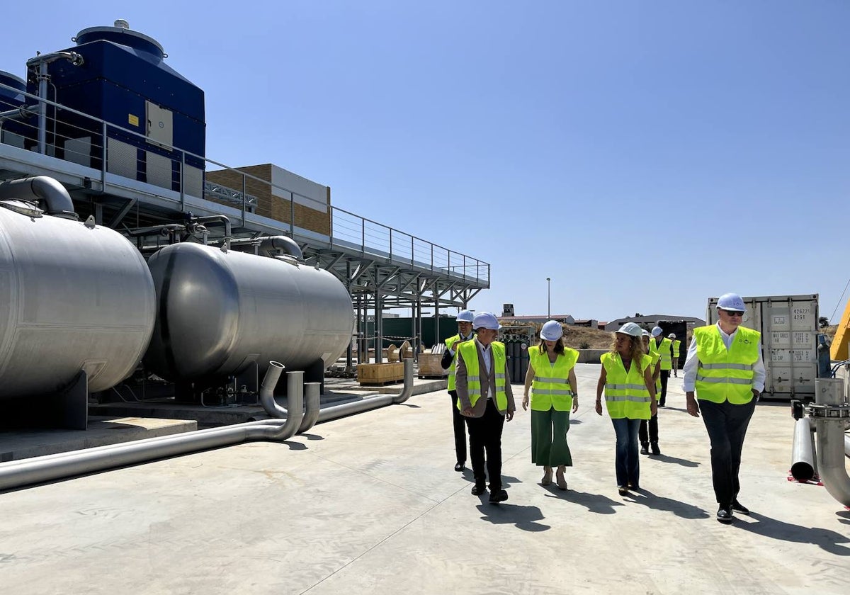 Visita de las autoridades a las obras de la factoría el pasado 19 de julio.