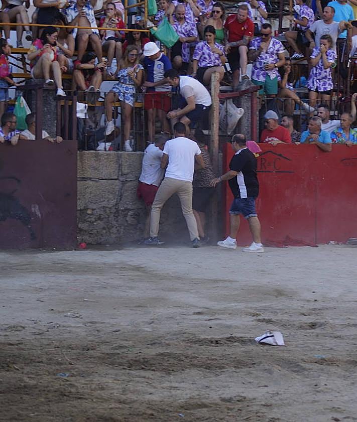 Imagen secundaria 2 - Momento de la cogida.