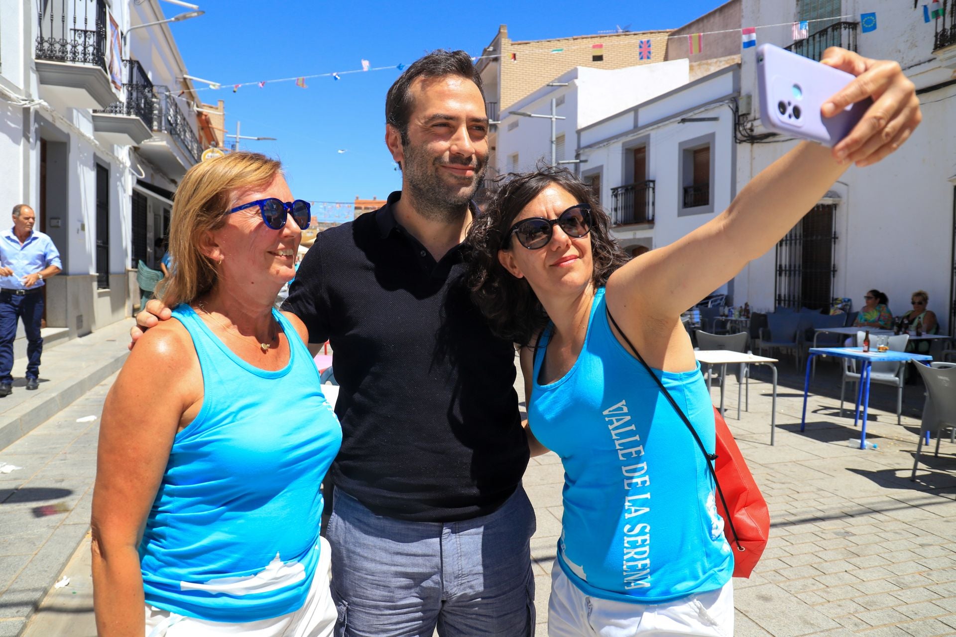 El ministro Carlos Cuerpo disfruta de la feria de Valle de la Serena